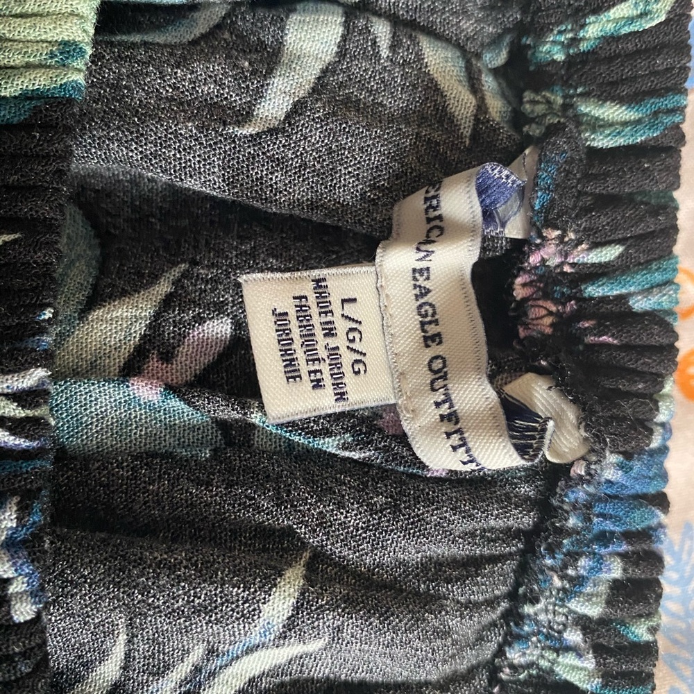 American Eagle Ruffle Top - Picture 3 of 3